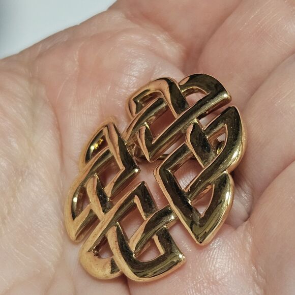 **Sale** Vintage Soldor Signed Gold Tone Circular Celtic Knot Brooch - Picture 2 of 9